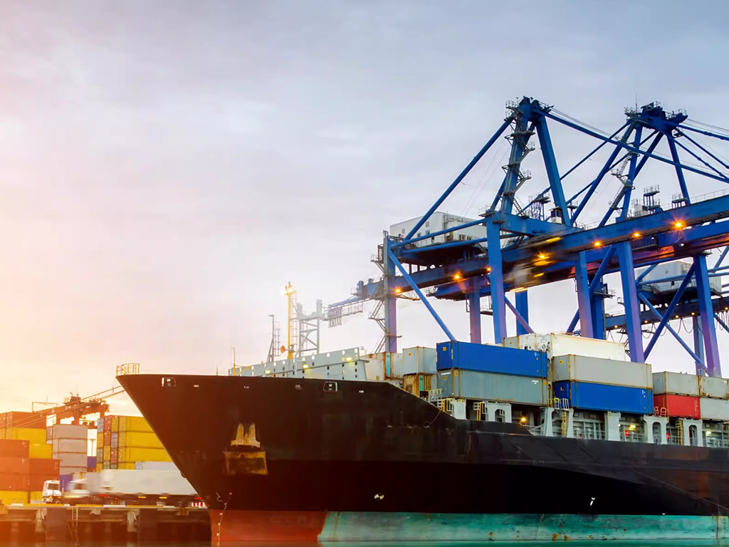 《大公报》批李嘉诚公司向美出售巴拿马运河港口:莫天真,勿糊涂